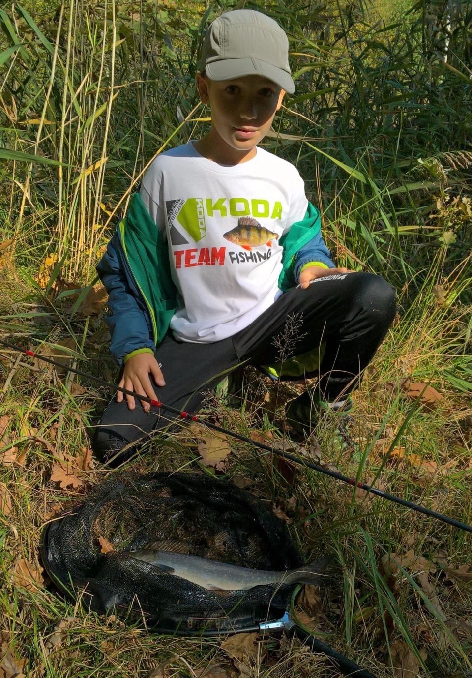 12.10.2017.Prezentacja nowej koszulki TEAMU KODA-FISHING dla młodzieży z ładnie ubarwionymi paliami.
