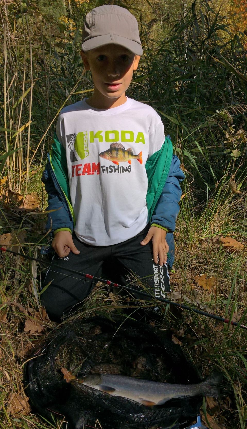 12.10.2017.Prezentacja nowej koszulki TEAMU KODA-FISHING dla młodzieży z ładnie ubarwionymi paliami.